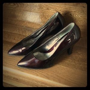 Sofft burgundy patent leather pumps size 9